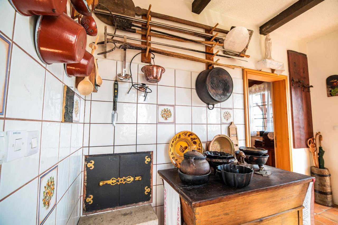 Authentic Countryside Villa With Hot Tub Veliki Kamen Quarto foto
