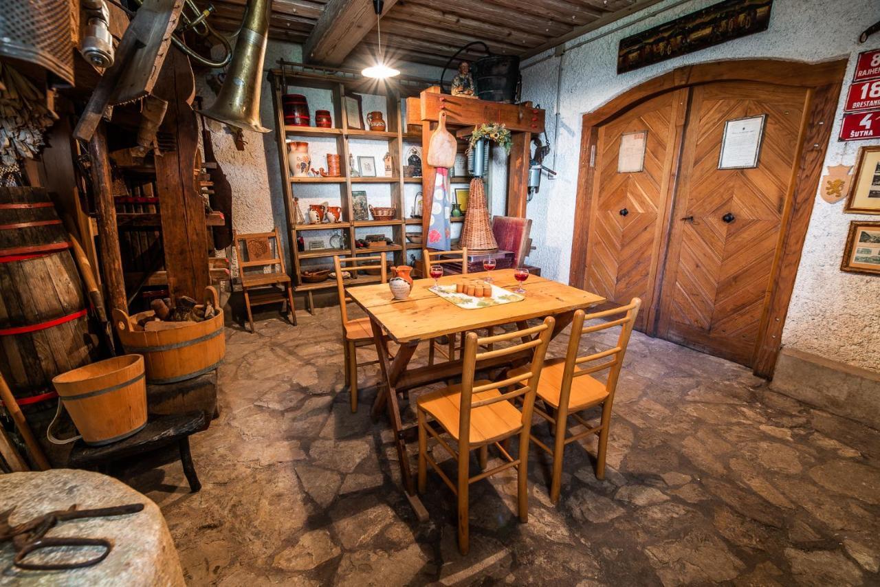 Authentic Countryside Villa With Hot Tub Veliki Kamen Quarto foto